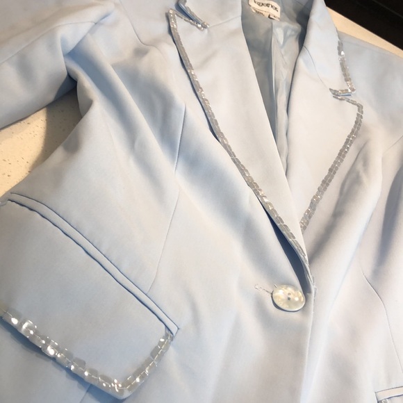 Pastel blue skirt suit - Picture 6 of 7